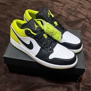 Jordan 1 low black cyber